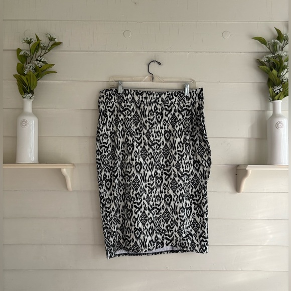 RipSkirt Indolkat Black and Cream Patterned Wrap Skirt Size Large NWT - Picture 1 of 11